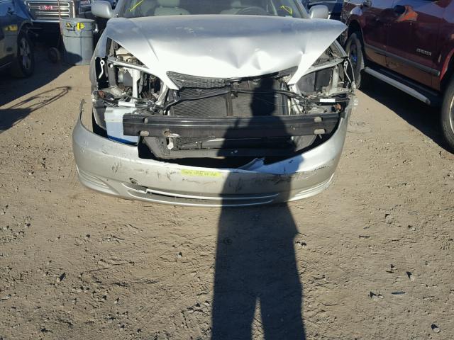 4T1BE32K12U098005 - 2002 TOYOTA CAMRY LE ვერცხლისფერი ფოტო 9