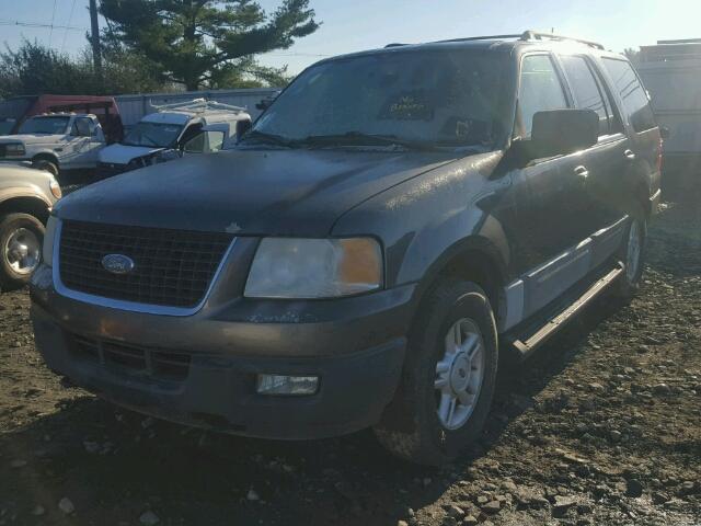 1FMPU16555LA45321 - 2005 FORD EXPEDITION GRAY photo 2