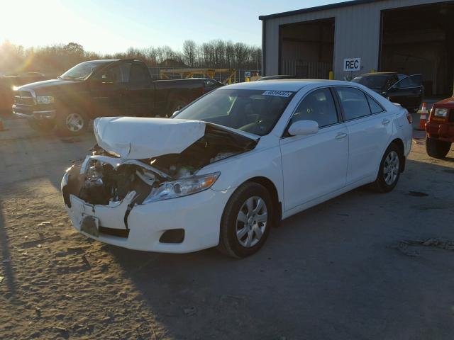 4T1BF3EKXBU596969 - 2011 TOYOTA CAMRY BASE WHITE photo 2