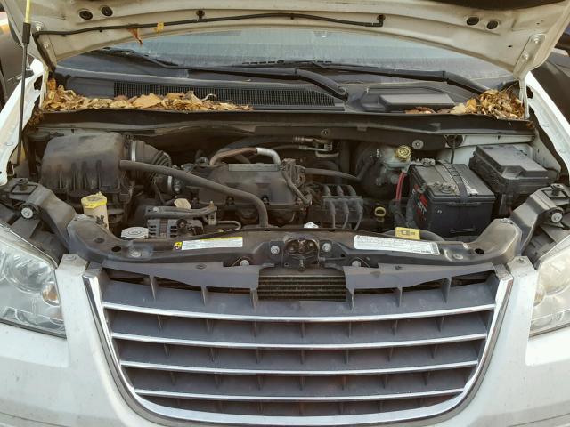 2A8HR44E19R549076 - 2009 CHRYSLER TOWN & COU WHITE photo 7