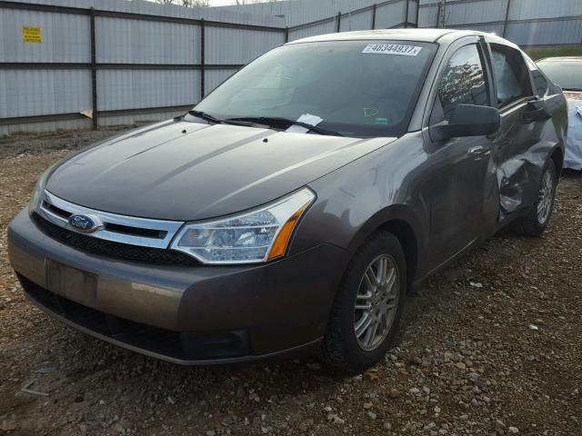 1FAHP3FN6AW200694 - 2010 FORD FOCUS SE GRAY photo 2