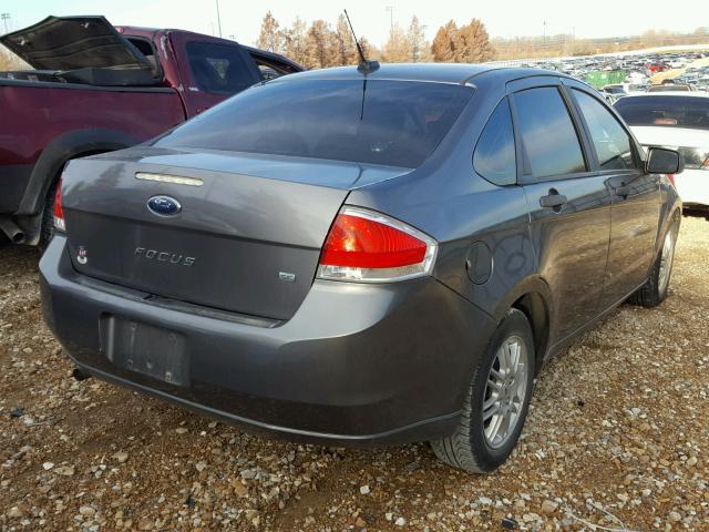 1FAHP3FN6AW200694 - 2010 FORD FOCUS SE GRAY photo 4