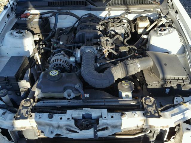 1ZVHT80N385177447 - 2008 FORD MUSTANG WHITE photo 7