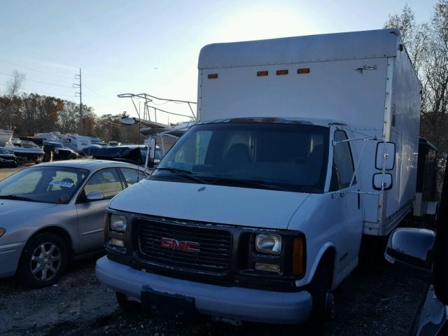 1GDJG31R3Y1119774 - 2000 GMC SAVANA CUT WHITE photo 2