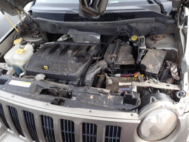 1J8FF47W38D563857 - 2008 JEEP COMPASS SP BEIGE photo 7