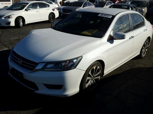 1HGCR2F55FA241316 - 2015 HONDA ACCORD SPO WHITE photo 2