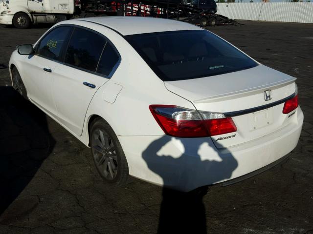 1HGCR2F55FA241316 - 2015 HONDA ACCORD SPO WHITE photo 3