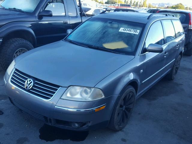 WVWYH63B12E169462 - 2002 VOLKSWAGEN PASSAT GLX GRAY photo 2