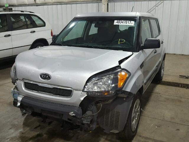 KNDJT2A12B7717380 - 2011 KIA SOUL SILVER photo 2