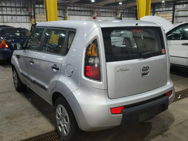 KNDJT2A12B7717380 - 2011 KIA SOUL SILVER photo 3