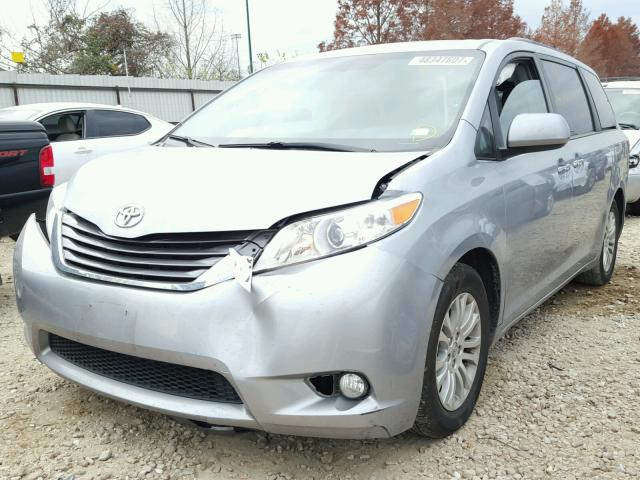 5TDYK3DC8FS529995 - 2015 TOYOTA SIENNA XLE BLUE photo 2