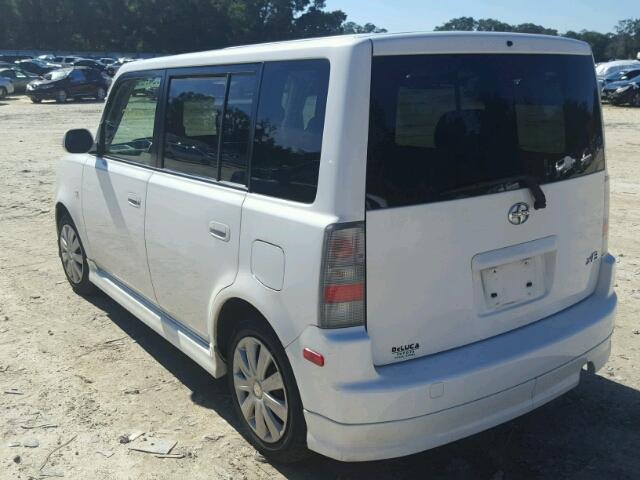 JTLKT324X50181816 - 2005 TOYOTA SCION XB WHITE photo 3