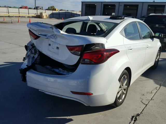 5NPDH4AE7GH667768 - 2016 HYUNDAI ELANTRA SE WHITE photo 4