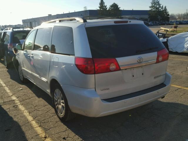 5TDZK22C98S212778 - 2008 TOYOTA SIENNA XLE WHITE photo 3