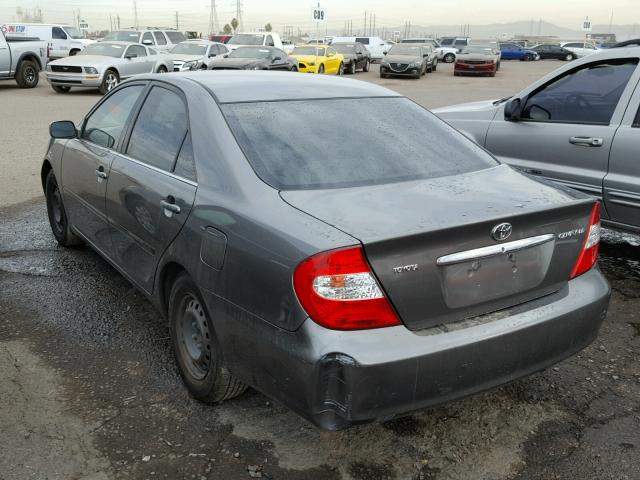 JTDBE32K330167225 - 2003 TOYOTA CAMRY LE GRAY photo 3