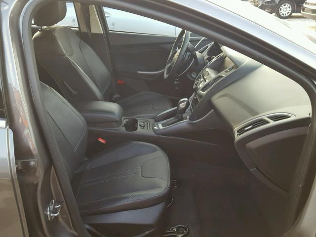 1FADP3J25DL284007 - 2013 FORD FOCUS TITA GRAY photo 5