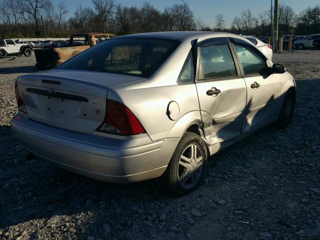 1FAFP343X4W166577 - 2004 FORD FOCUS SE C SILVER photo 4