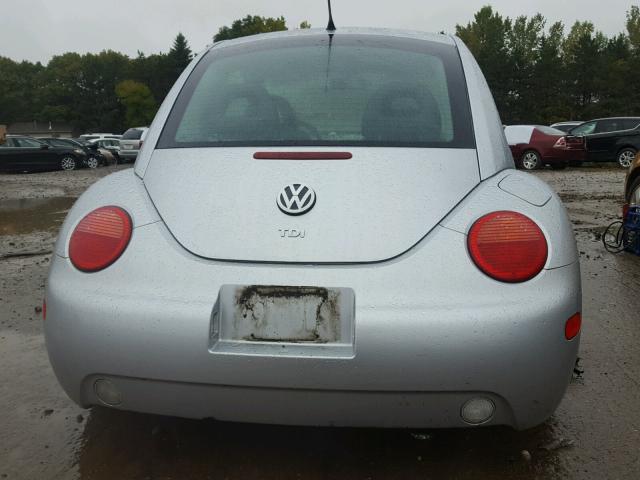 3VWCP21C32M420667 - 2002 VOLKSWAGEN NEW BEETLE 银色 照片 9