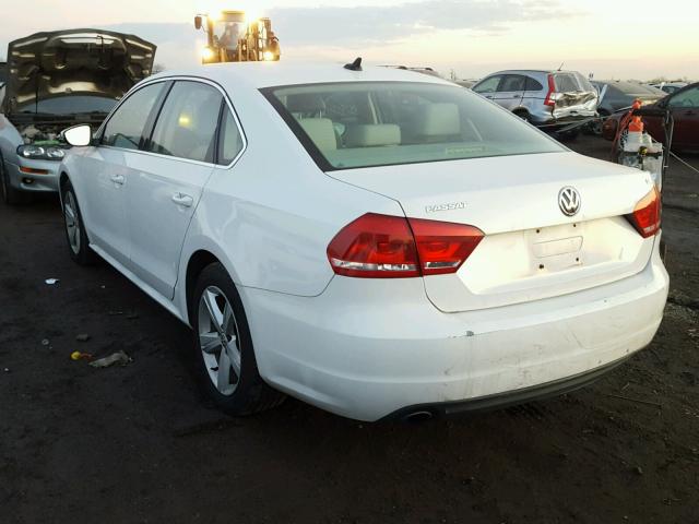 1VWBP7A3XCC011688 - 2012 VOLKSWAGEN PASSAT SE WHITE photo 3