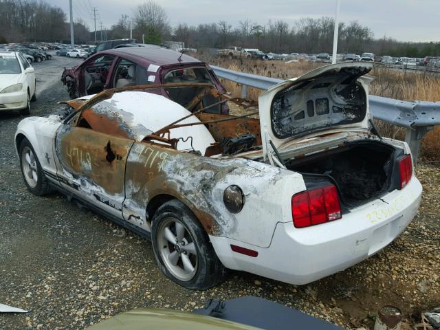 1ZVFT84N275302017 - 2007 FORD MUSTANG WHITE photo 3