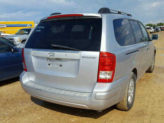 KNDMC233476028479 - 2007 HYUNDAI ENTOURAGE SILVER photo 4