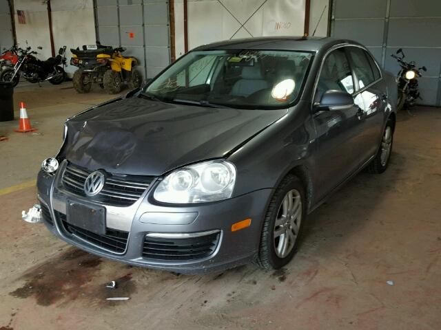 3VWEF71K57M147609 - 2007 VOLKSWAGEN JETTA WOLF SILVER photo 2