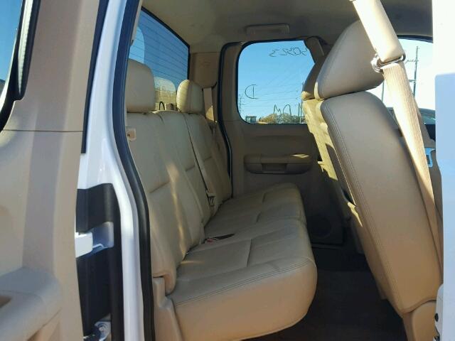 1GTSCWE08AZ114269 - 2010 GMC SIERRA C15 WHITE photo 6