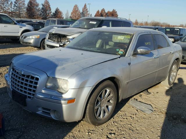 2C3AA63H85H563617 - 2005 CHRYSLER 300C SILVER photo 2