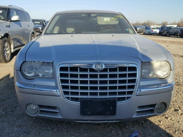 2C3AA63H85H563617 - 2005 CHRYSLER 300C SILVER photo 9