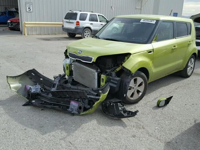 KNDJN2A28G7863101 - 2016 KIA SOUL GREEN photo 2