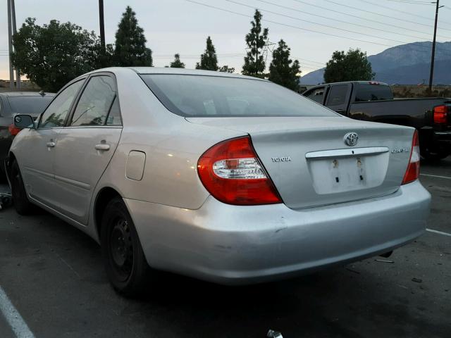 4T1BE32K94U889949 - 2004 TOYOTA CAMRY LE SILVER photo 3