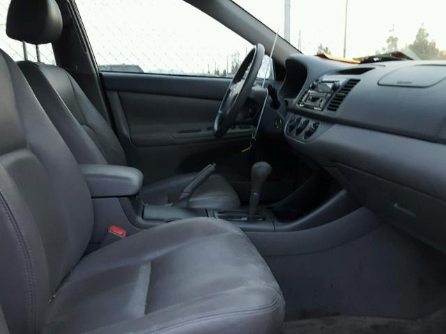 4T1BE32K94U889949 - 2004 TOYOTA CAMRY LE 银色 照片 5