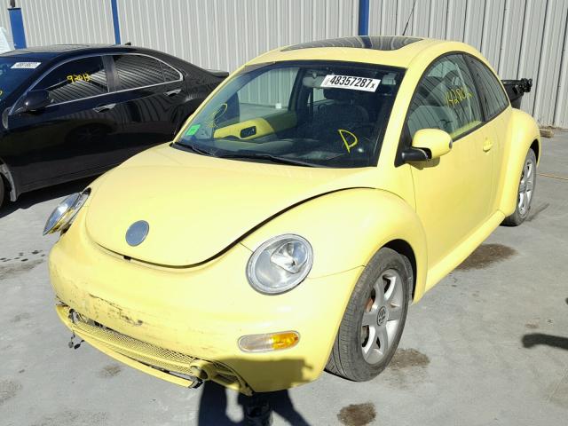 3VWCD31C84M409181 - 2004 VOLKSWAGEN NEW BEETLE YELLOW photo 2