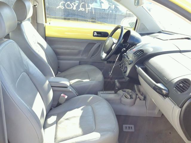 3VWCD31C84M409181 - 2004 VOLKSWAGEN NEW BEETLE 黄色 照片 5