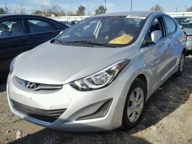 5NPDH4AE9GH708837 - 2016 HYUNDAI ELANTRA SE SILVER photo 2