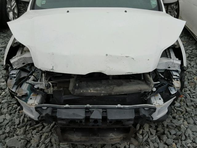 1FAHP3F24CL333545 - 2012 FORD FOCUS SE WHITE photo 7