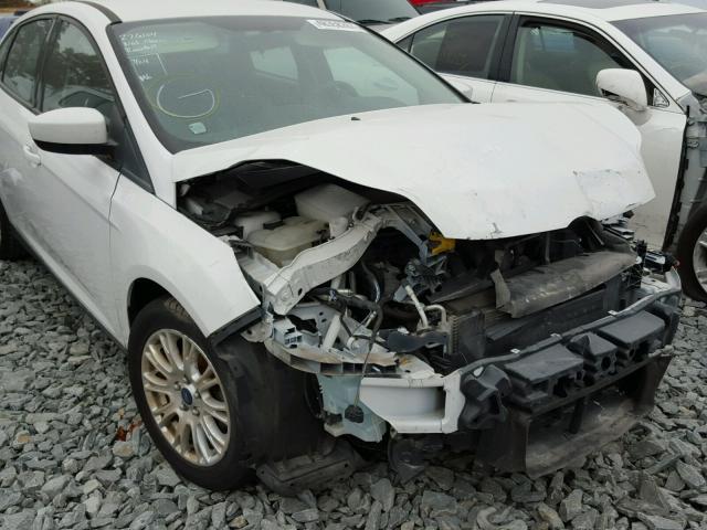 1FAHP3F24CL333545 - 2012 FORD FOCUS SE WHITE photo 9