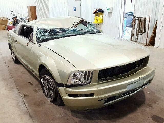 1ZVFT80N355243062 - 2005 FORD MUSTANG GREEN photo 1