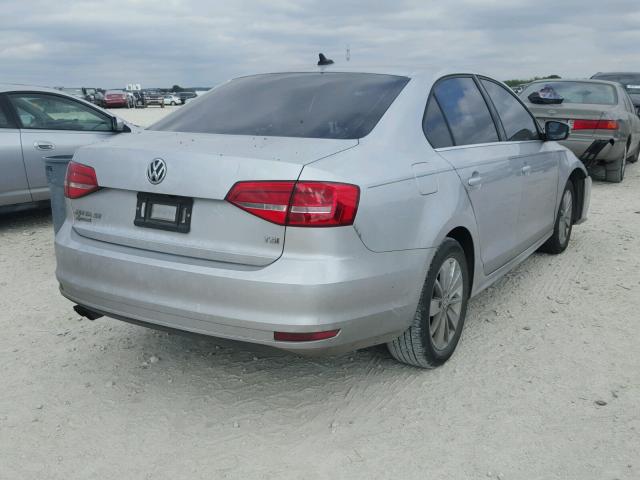 3VWD07AJ8FM402062 - 2015 VOLKSWAGEN JETTA SE SILVER photo 4