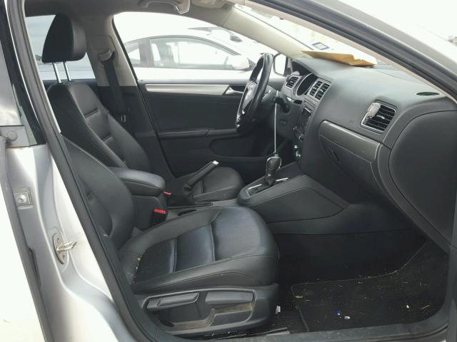 3VWD07AJ8FM402062 - 2015 VOLKSWAGEN JETTA SE SILVER photo 5