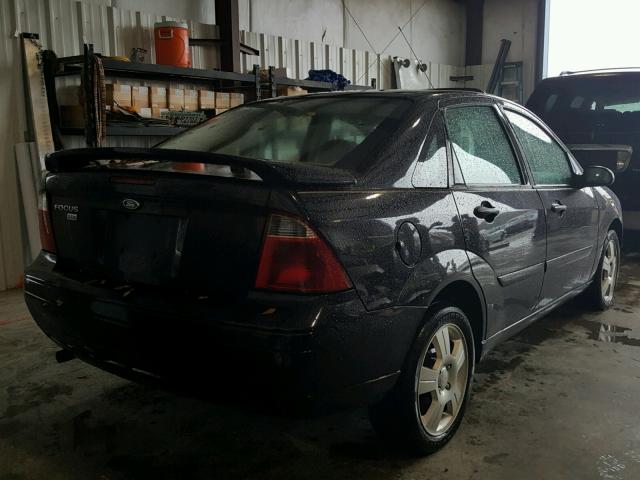 1FAFP34N77W199638 - 2007 FORD FOCUS ZX4 BLACK photo 4