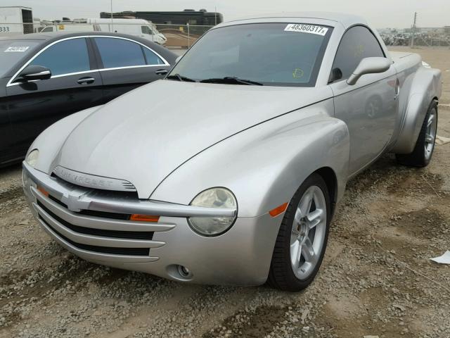 1GCES14H95B115309 - 2005 CHEVROLET SSR SILVER photo 2