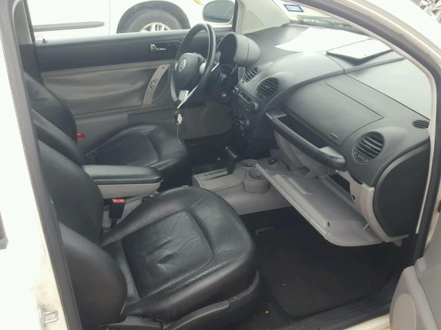 3VWCB21CX2M418381 - 2002 VOLKSWAGEN NEW BEETLE თეთრი ფოტო 5