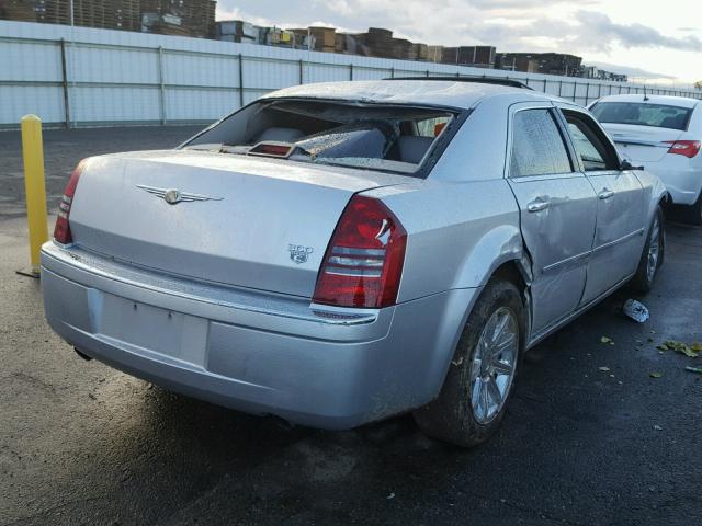 2C3JA63H45H668400 - 2005 CHRYSLER 300C SILVER photo 4