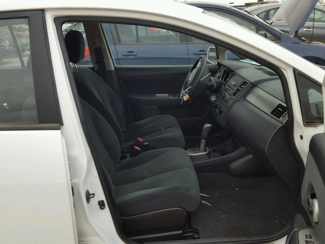 3N1BC1CP5BL371064 - 2011 NISSAN VERSA S WHITE photo 5