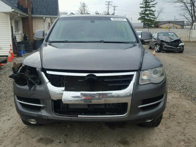 WVGBE77L68D007019 - 2008 VOLKSWAGEN TOUAREG 2 GRAY photo 9