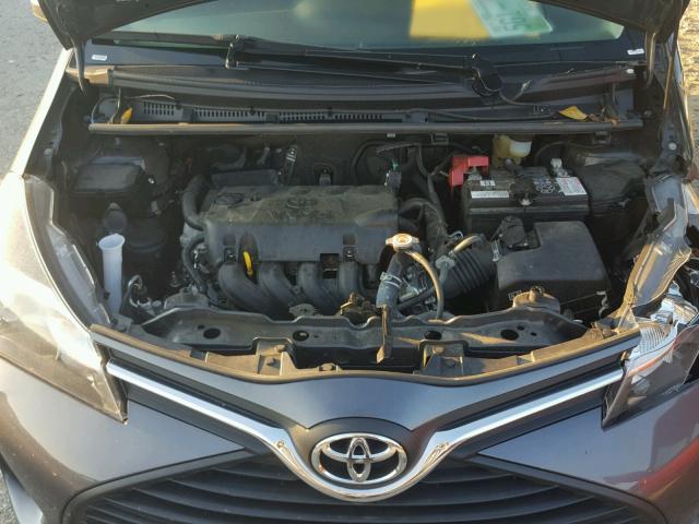 VNKKTUD36HA080350 - 2017 TOYOTA YARIS L GRAY photo 7