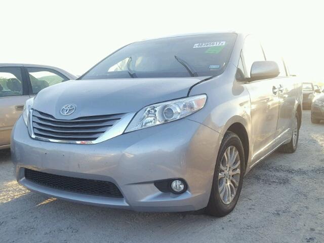 5TDYZ3DC3HS799747 - 2017 TOYOTA SIENNA XLE SILVER photo 2