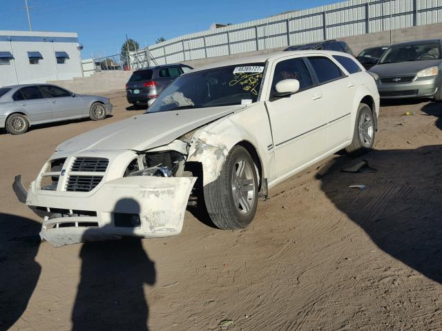 2D8GV58215H123765 - 2005 DODGE MAGNUM R/T WHITE photo 2