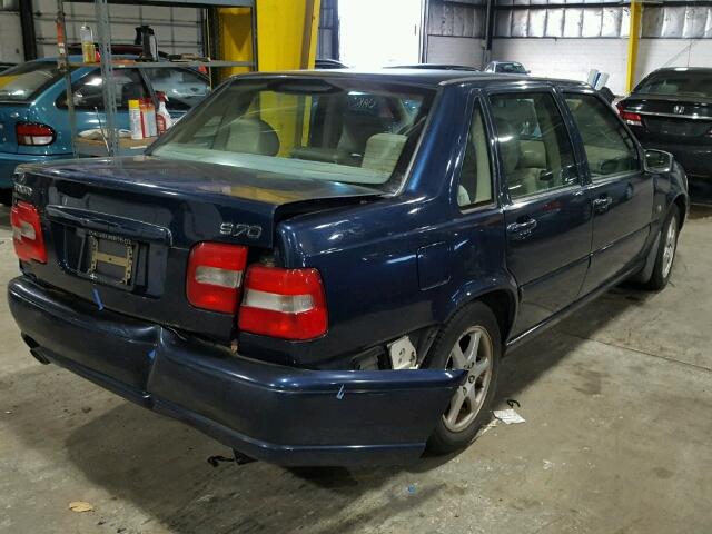 YV1LS61JXY2629423 - 2000 VOLVO S70 BASE BLUE photo 4